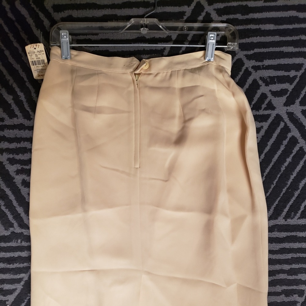 Skirt. - Picture 2 of 3